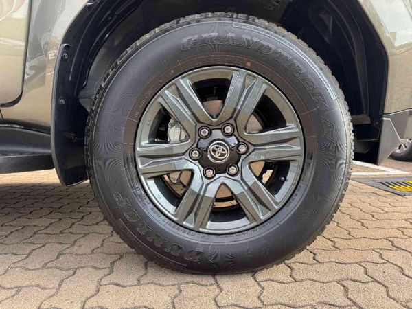 2026-Toyota-Hilux-28-GD-6-RB-SRX-4x4-Auto-Double-Cab image:23
