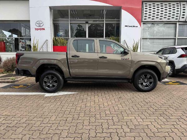 2026-Toyota-Hilux-28-GD-6-RB-SRX-4x4-Auto-Double-Cab image:3