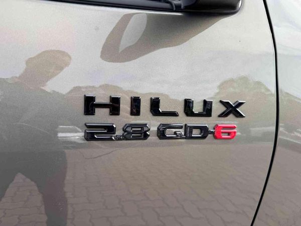 2026-Toyota-Hilux-28-GD-6-RB-SRX-4x4-Auto-Double-Cab image:4