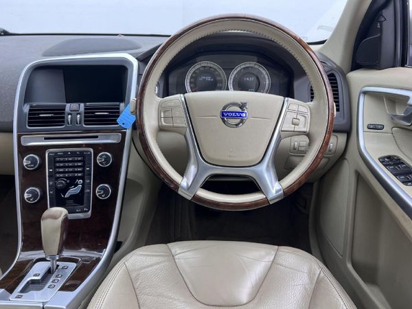 2011-Volvo-XC60-20-T-Auto image:6