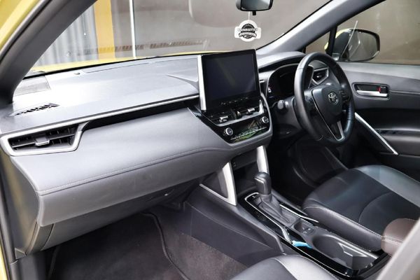 2025-Toyota-Corolla-Cross-18-XS image:9