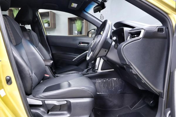 2025-Toyota-Corolla-Cross-18-XS image:10