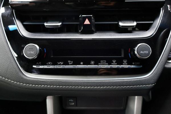 2025-Toyota-Corolla-Cross-18-XS image:15