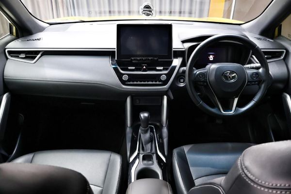 2025-Toyota-Corolla-Cross-18-XS image:7