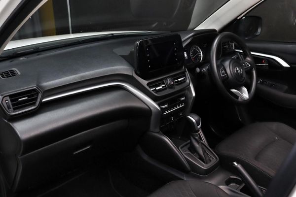 2025-Toyota-Urban-Cruiser-15-XR-Auto image:11
