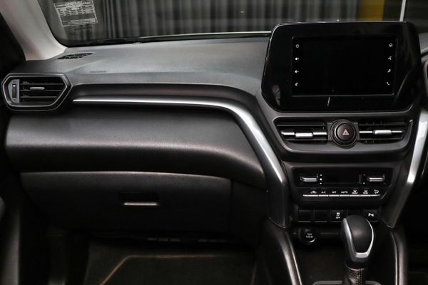 2025-Toyota-Urban-Cruiser-15-XR-Auto image:12