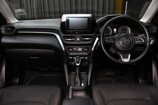 2025-Toyota-Urban-Cruiser-15-XR-Auto image:7