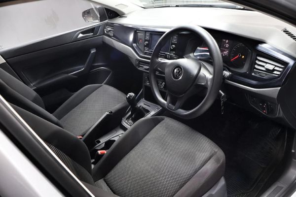 2021-Volkswagen-Polo-10-TSI-Trendline image:8