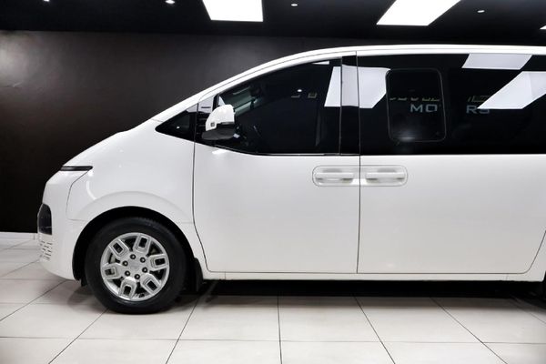 2023-Hyundai-Staria-22d-Executive-Auto image:3