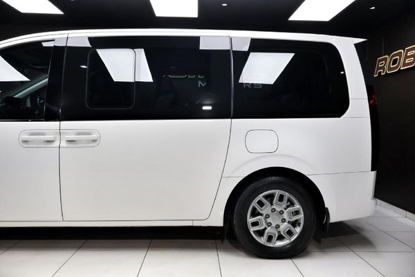 2023-Hyundai-Staria-22d-Executive-Auto image:4