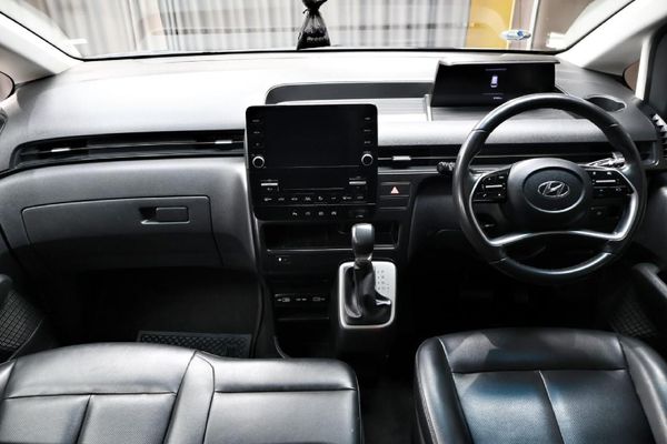 2023-Hyundai-Staria-22d-Executive-Auto image:8