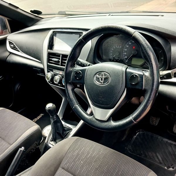 2018-Toyota-Yaris-15-XS-5-dr image:8