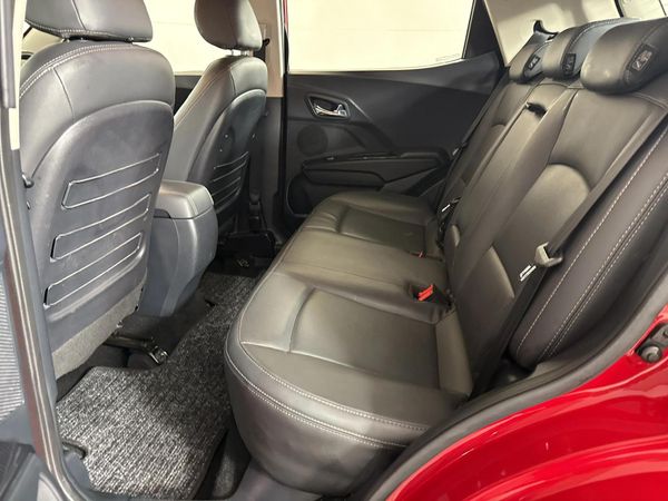 2022-Mahindra-XUV-300-12T-W8 image:3