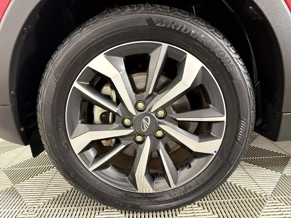 2022-Mahindra-XUV-300-12T-W8 image:4