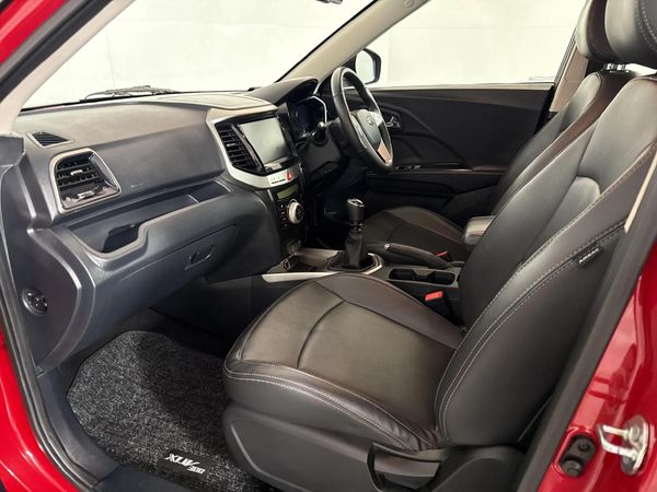 2022-Mahindra-XUV-300-12T-W8 image:8