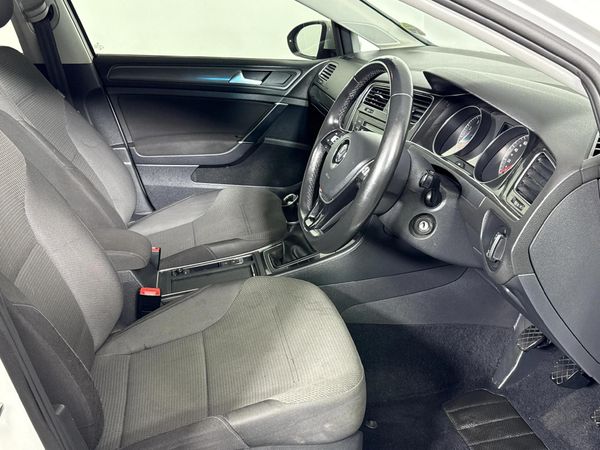 2017-Volkswagen-Golf-VII-10-TSI-Comfortline image:9