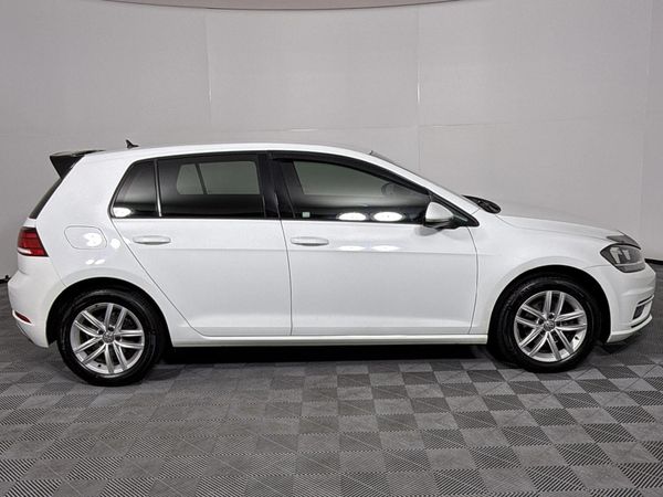 2017-Volkswagen-Golf-VII-10-TSI-Comfortline image:17