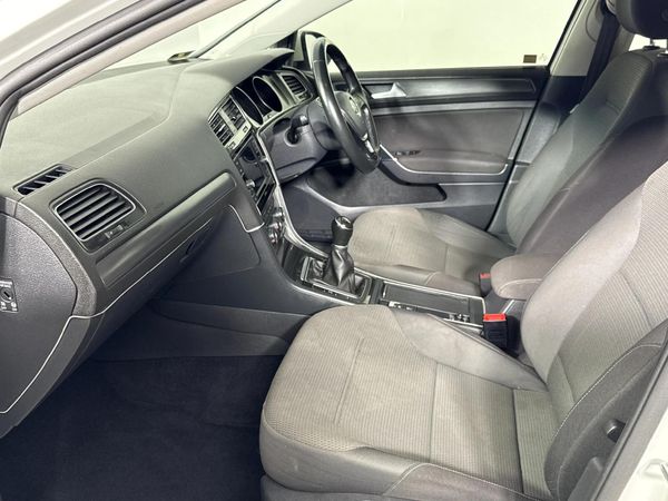 2017-Volkswagen-Golf-VII-10-TSI-Comfortline image:8