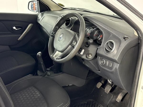 2014-Renault-Sandero-900T-Dynamique image:9