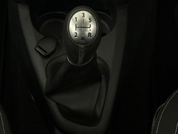 2014-Renault-Sandero-900T-Dynamique image:10