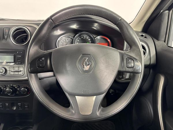 2014-Renault-Sandero-900T-Dynamique image:12