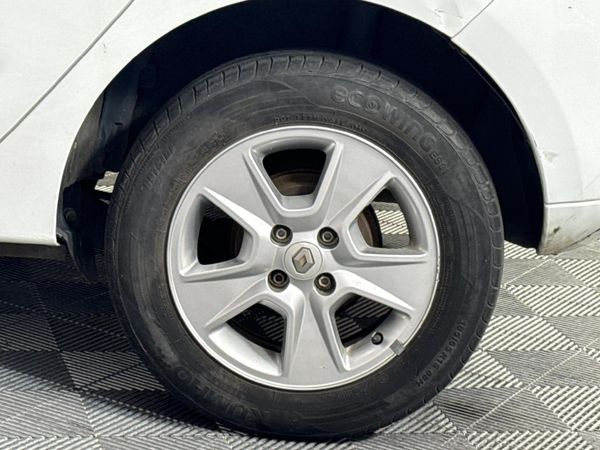 2014-Renault-Sandero-900T-Dynamique image:6