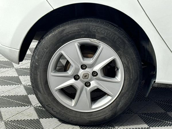 2014-Renault-Sandero-900T-Dynamique image:7