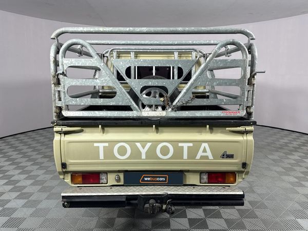 2020-Toyota-Land-Cruiser-79-42-D-Double-Cab image:15