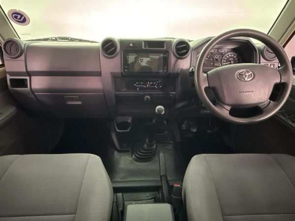 2020-Toyota-Land-Cruiser-79-42-D-Double-Cab image:1