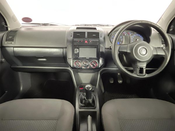 2011-Volkswagen-Polo-Vivo-14-Trendline image:1