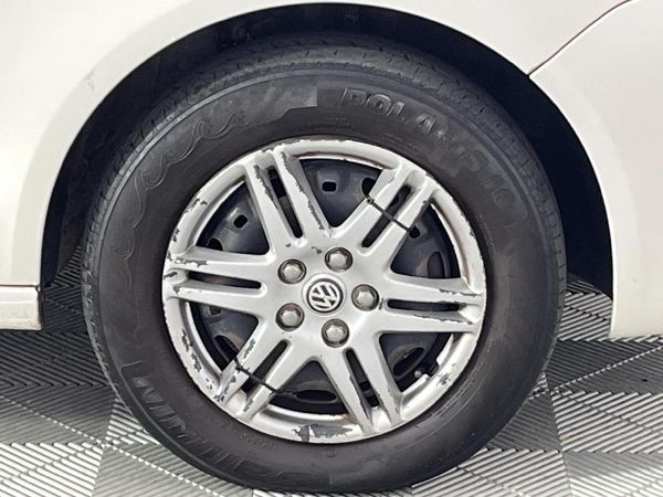2011-Volkswagen-Polo-Vivo-14-Trendline image:4