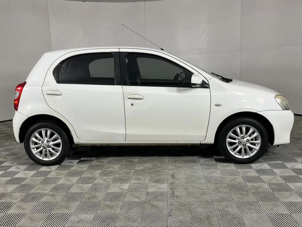2017-Toyota-Etios-15-XS-5-dr image:13