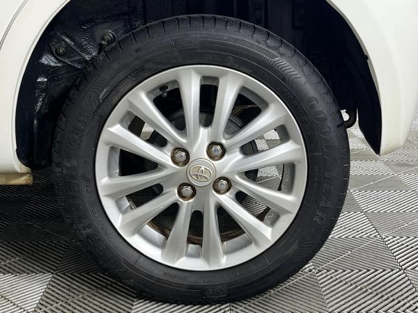 2017-Toyota-Etios-15-XS-5-dr image:6