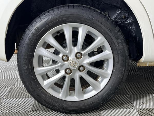 2017-Toyota-Etios-15-XS-5-dr image:7
