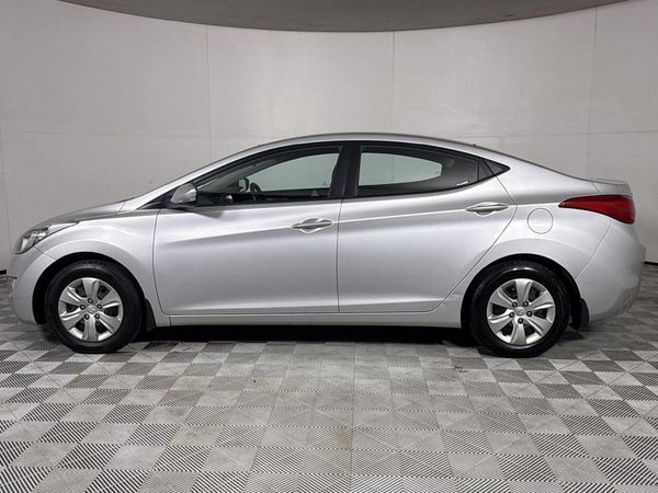2012-Hyundai-Elantra-16-GLS-Premium image:12