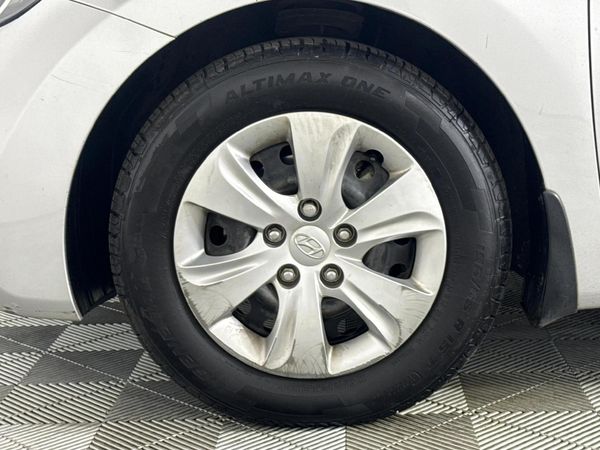2012-Hyundai-Elantra-16-GLS-Premium image:3