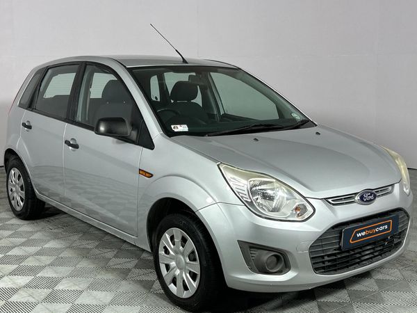 2013-Ford-Figo-14-Ambiente image:15