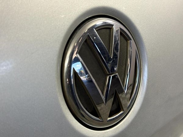 2010-Volkswagen-Polo-16-Comfortline-5-dr image:11