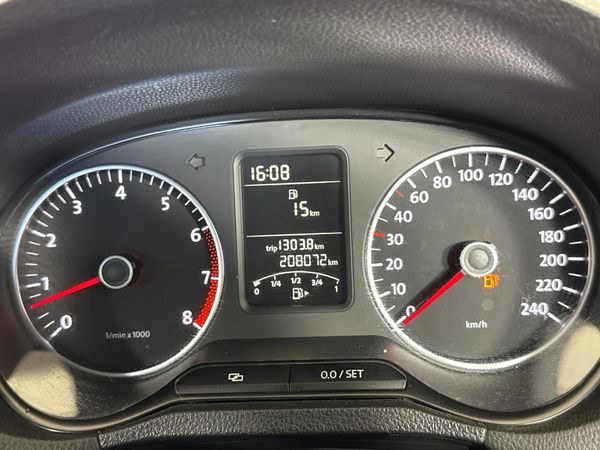 2010-Volkswagen-Polo-16-Comfortline-5-dr image:2