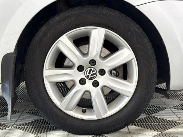 2010-Volkswagen-Polo-16-Comfortline-5-dr image:5
