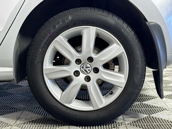 2010-Volkswagen-Polo-16-Comfortline-5-dr image:6