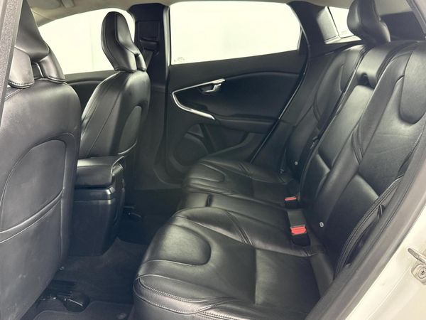 2015-Volvo-V40-T4-Elite-Auto image:3