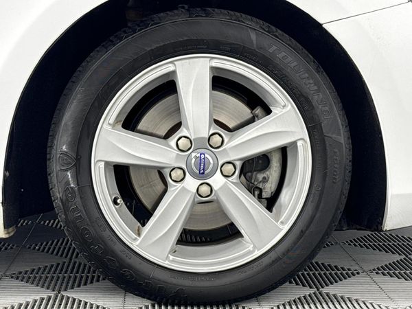 2015-Volvo-V40-T4-Elite-Auto image:5