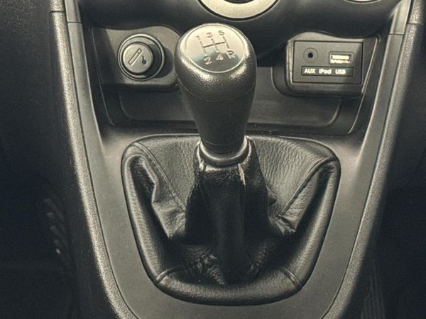 2017-Hyundai-i10-11-GLS-Motion image:10