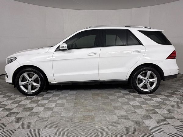 2016-Mercedes-Benz-GLE-500-4Matic image:18