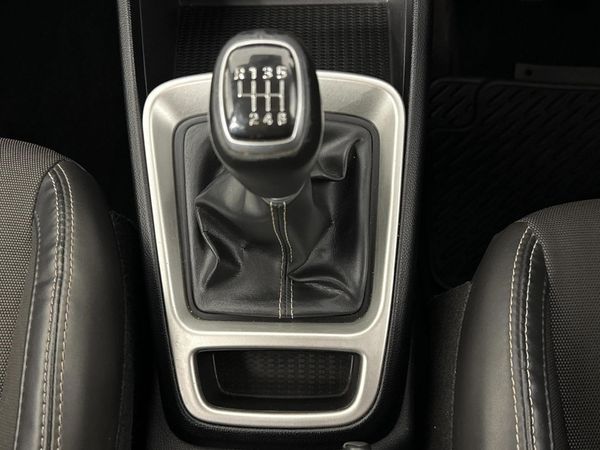 2020-Hyundai-Venue-10-TGDI-Fluid image:10