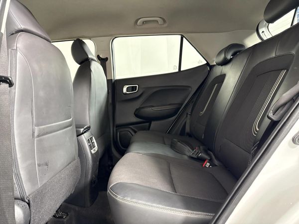2020-Hyundai-Venue-10-TGDI-Fluid image:3