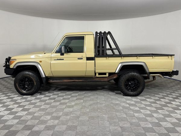 2020-Toyota-Land-Cruiser-79-45-D-Single-Cab image:14