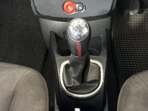 2013-Renault-Clio-III-16-Yahoo-5-dr image:10