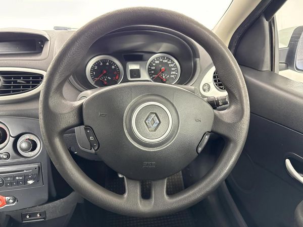 2013-Renault-Clio-III-16-Yahoo-5-dr image:11